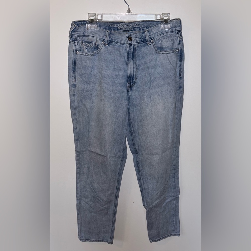 AMERICAN EAGLE curvy high-rise mom jeans